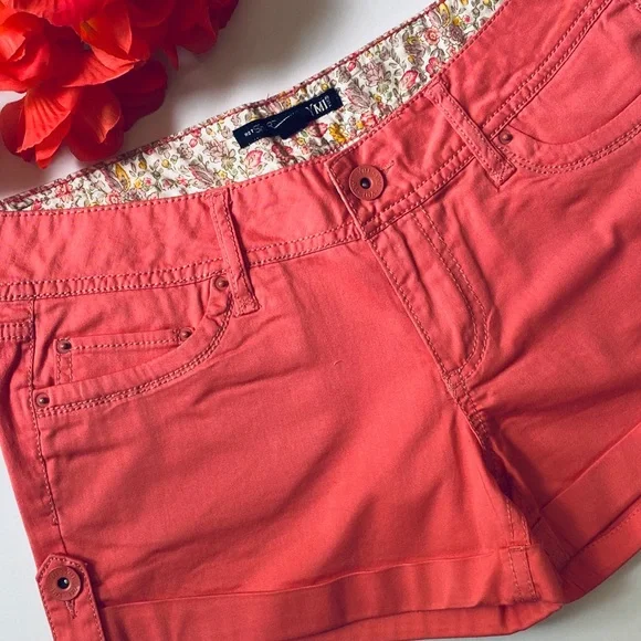 YMI NWOT Coral Pink Hot Shorts Size 5 Juniors - Picture 3 of 6